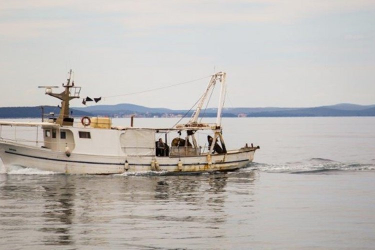 Od 1. svibnja kreće privremena obustava ribolova mrežama plivaricama  srdelarama