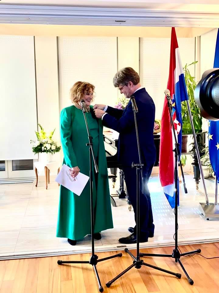 Tereza odlikovana za suradnju Hrvatske i Francuske
