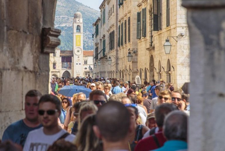 ONI SU KLJUČ USPJEHA Nagrađeni najbolji turistički djelatnici, među njima i dvije Dubrovkinje