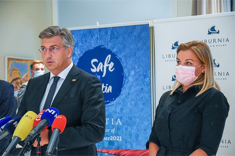 Turista u Hrvatskoj je manje nego 2019., ali prihodi od fiskaliziranih računa su veći, ugostitelji traže ukidanje restrikcija za kafiće