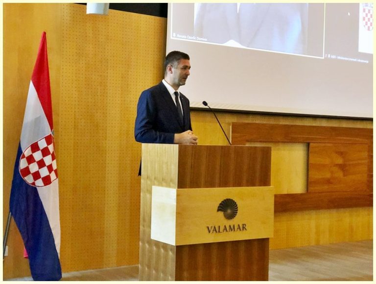 Gradonačelnik Franković nazočio otvorenju stručnog skupa za učitelje hrvatskog jezika