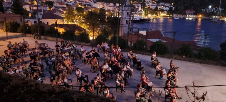 LJETNO KINO CAVTAT je pogodak u sridu! Mjesto stvaranja uspomena i susreta nekih novih klinaca s filmom na velikom ekranu