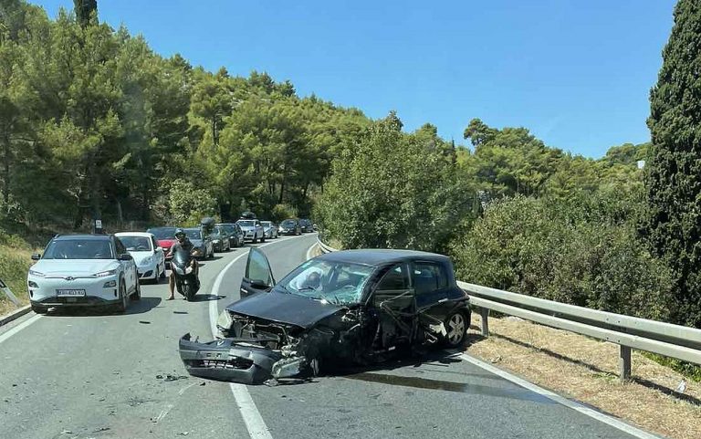 Prometna nesreća u Kuparima, ozlijeđene dvije osobe