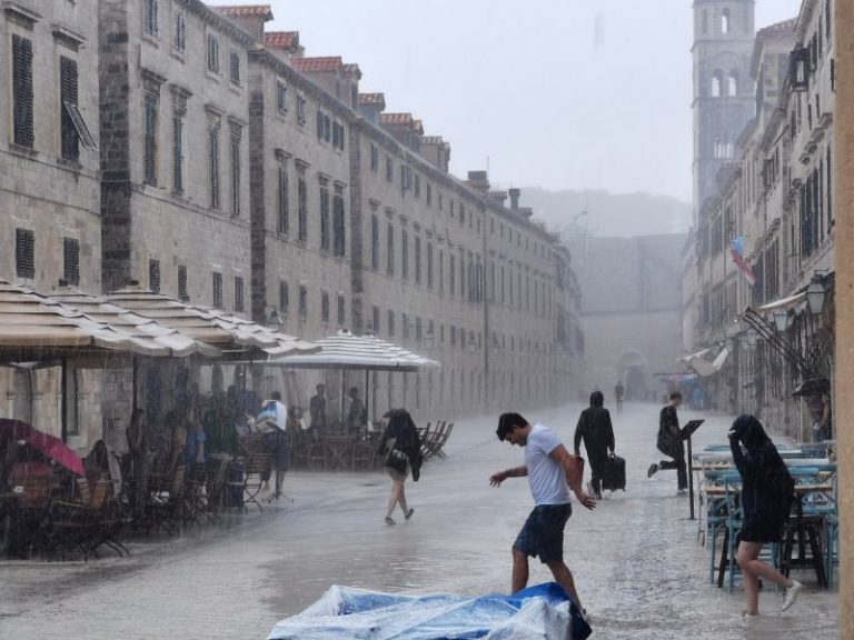 Čini se da vikend donosi pad temperatura, kišu i buru