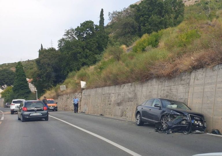 VOZAČI OPREZ Prometna nesreća u Platu, ozlijeđena jedna osoba