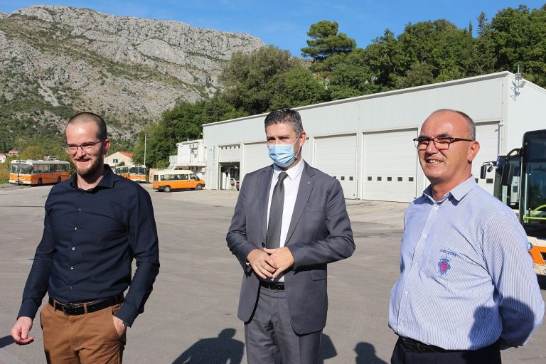 POTPISAN UGOVOR: Radnici Libertasa za smjenski rad bit će plaćeni 10 posto više, najavljen i novi vozni red