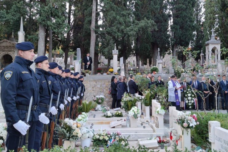 UZ SVE SVETE I DUŠNI DAN: Predstavnici Grada i Županije položili vijence na groblju Boninovo