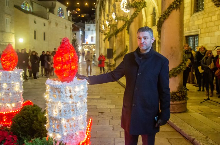 Gradonačelnik Franković upalio četvrtu adventsku svijeću