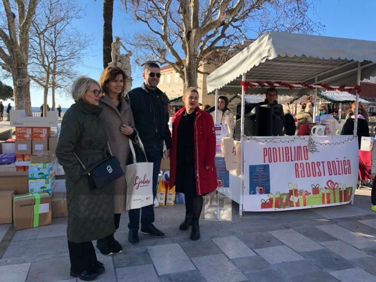 Od jutra Dubrovčani donose  pakete za Glinu, gradonačelnik i zamjenica “dijele radost Božića”