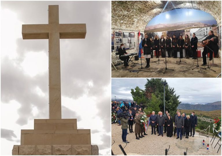 Svijeće i vijenci u znak sjećanja i vječne zahvale onima koji su Grad obranili svojim životima