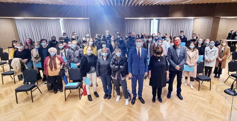 FOTO: Gradonačelnik uručio 72 stipendije učenicima i studentima
