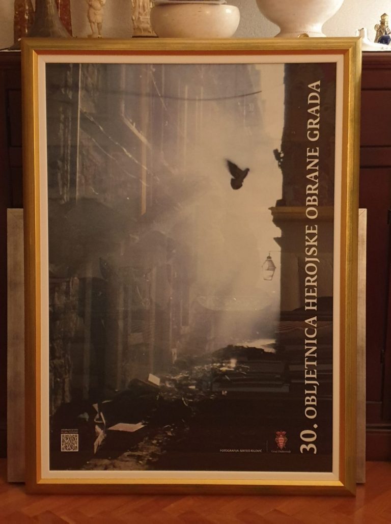 Na današnji dan 1991. Mateo Rilović snimio fotografiju – plakat za 30. obljetnicu herojske obrane Grada