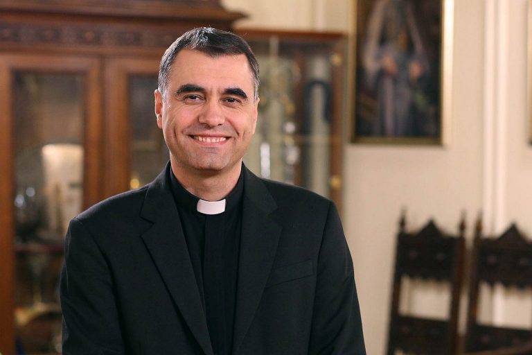 Dubrovački biskup mons. Roko Glasnović predvodi misu na Cvjetnicu u katedrali