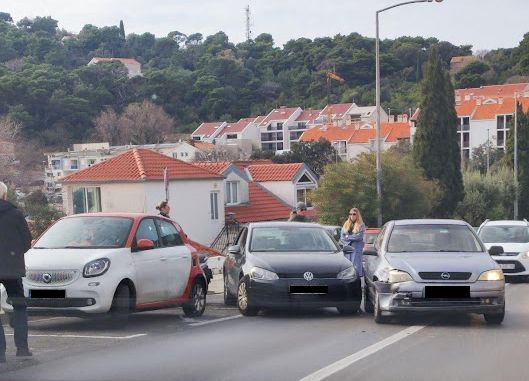 FOTO: Nezgoda na Vojnoviću, promet se odvija otežano