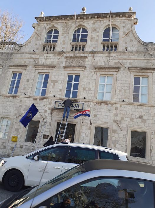 UZBUNA NA DRUŠTVENIM MREŽAMA: zgrada policije na Pilama?