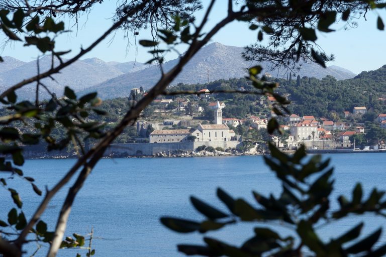 NOVA BESPOVRATNA SREDSTVA ZA RAZVOJ ELAFITA: Lopudu energetski učinkovita rasvjeta