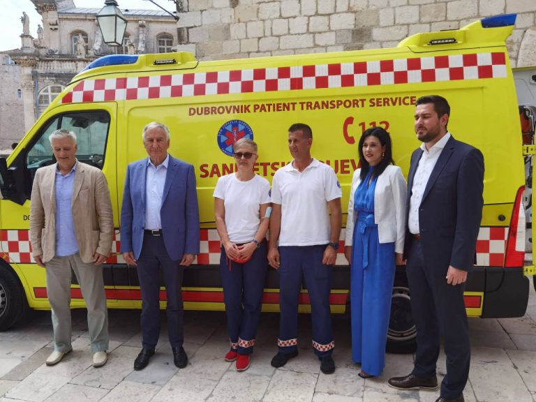 Dom zdravlja Dubrovnik dobio novo sanitetsko vozilo – godišnje naprave oko milijun kilometara