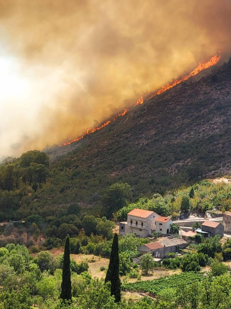 Veliki požar u blizini sela Ljubač. Luko Musladin: kanaderi su nas spasili, hvala vatrogascima