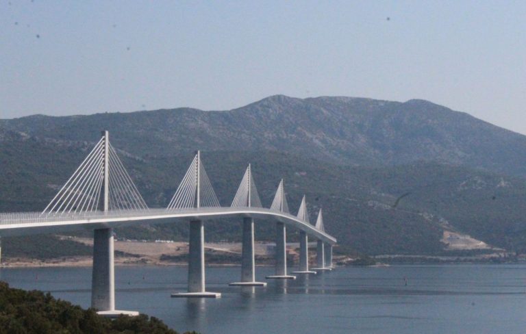 Preko Pelješkog mosta prešlo preko dva milijuna vozila