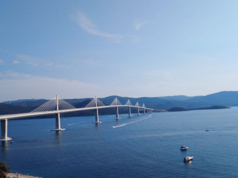Vozači, oprez! Večeras se za sav promet zatvara dio nove cesta koja od Pelješkog mosta vodi prema Stonu