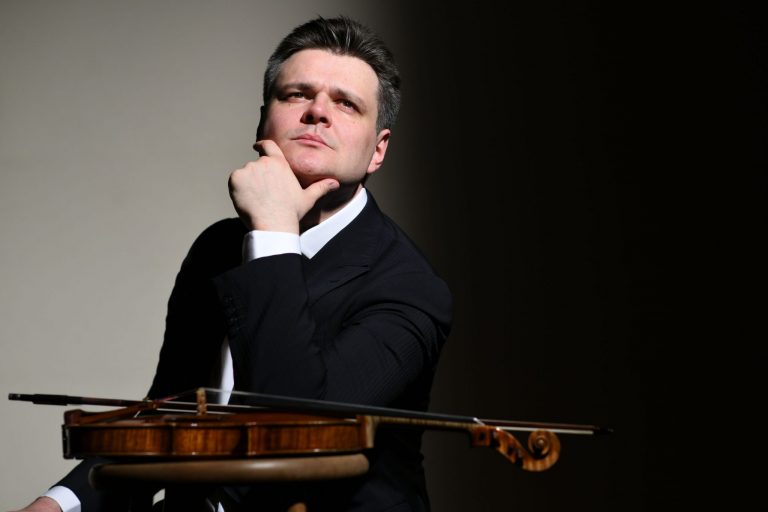 Prva violina Londonskog simfonijskog orkestra Roman Simović u nedjelju u Dvoru
