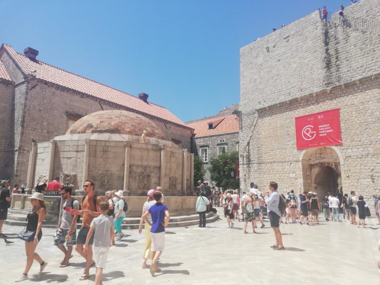 Komunalni redari naplatili dvije kazne za nedolično oblačenje