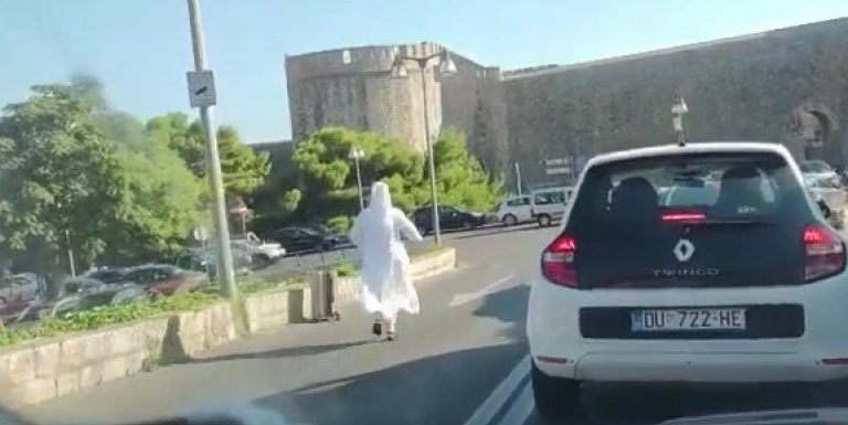 NESVAKIDAŠNJA NEZGODA Časnoj sestri pobjegao kufer