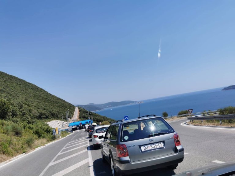 POLICIJA PORUČUJE Izbjegnite gužve na graničnim prijelazima!