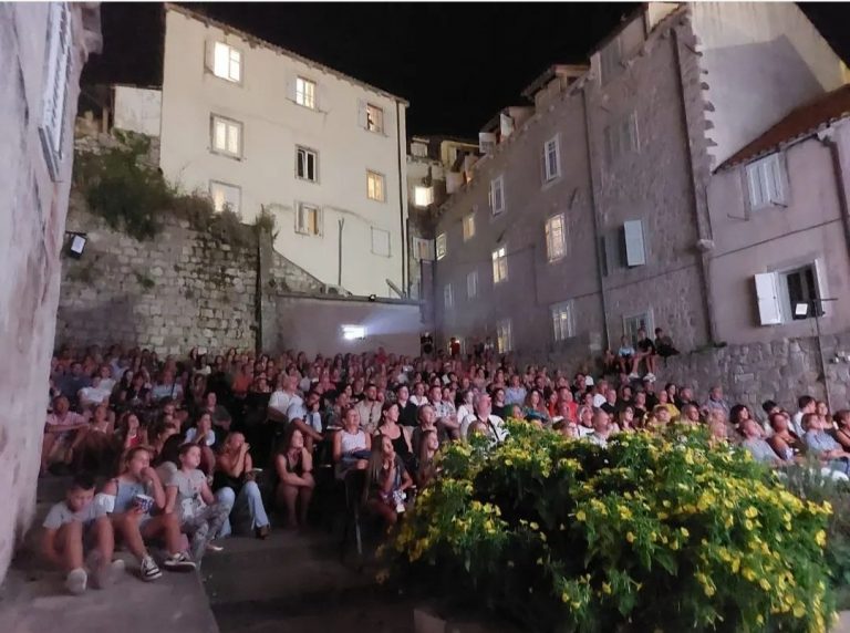 Film o kojemu bruji cijela regija sinoć napunio “Jadran”, a večeras je na Šipanu