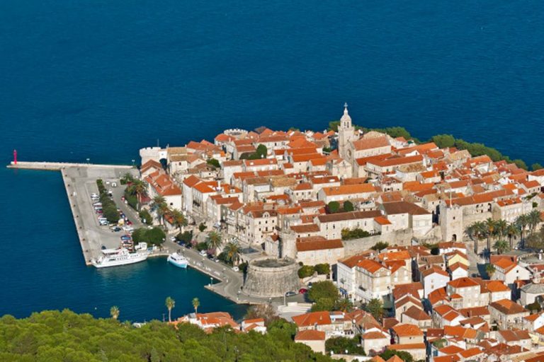 Onečišćenje mora na plaži Ispod zidina u Korčuli