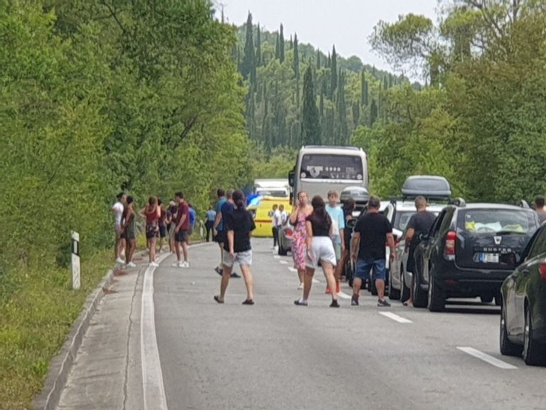 VIDEO: Frontalni sudar u Konavlima, ozlijeđene četiri osobe