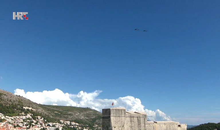 Američki bombarderi preletjeli Lovrjenac