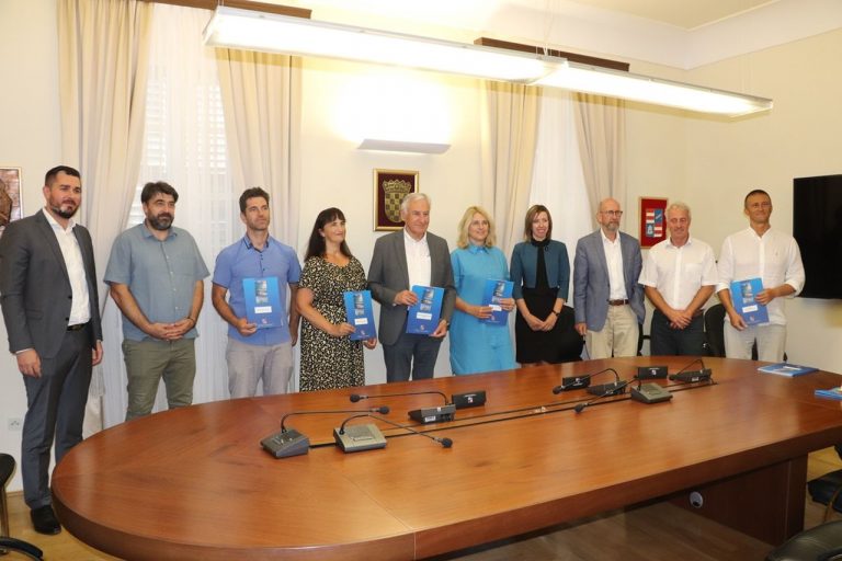 Potpisani ugovori o sufinanciranju produženog boravka u Konavlima, Župi i Primorju