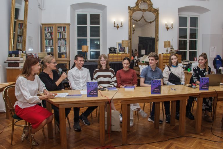 Crna šuma i druge bajke – dok su pisali ovu knjigu svi su bili mlađi od 16 godina