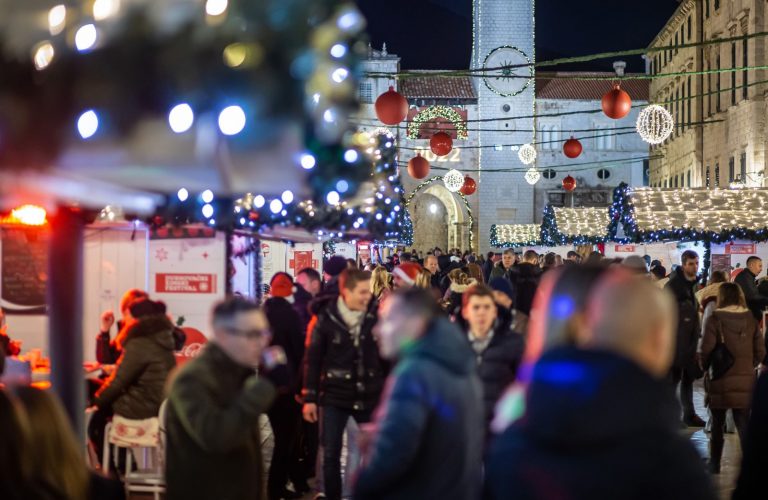 Potpisani ugovori za kućice, pogledajte tko će i gdje spravljati hranu i piće