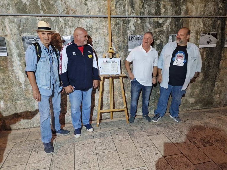 Ispred Kluba pomoraca predstavljen kalendar na kojem su glavne zvijezde gradske mačke