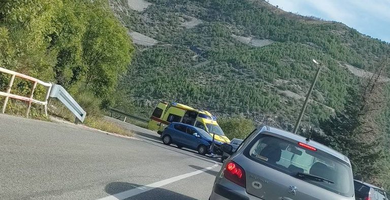 Automobil udario u brdo na Šumetu, promet se odvija jednim kolničkim trakom