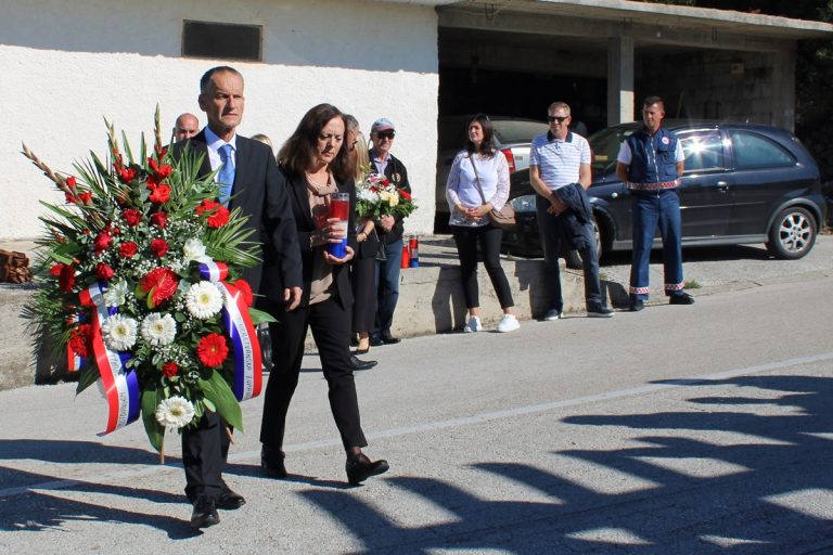 Vijenci i svijeće za najmlađeg dubrovačkog branitelja