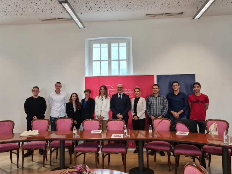 SURADNJA ZNANSTVENE I PODUZETNIČKE ZAJEDNICE: nagrađeni studenti za izradu web stranica poslovnih subjekata