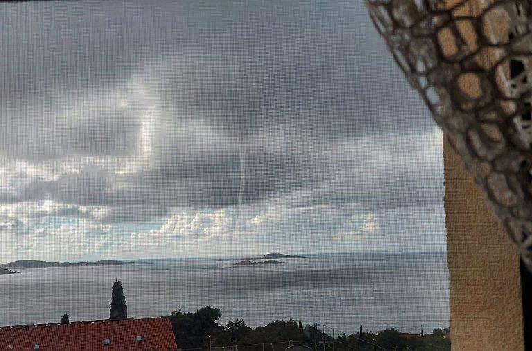 FOTO/VIDEO: Šijun snimljen kraj Supetra