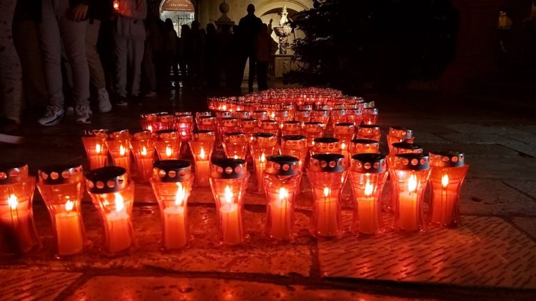 FOTO: Dubrovnik svijetli u sjećanje na žrtvu Vukovara