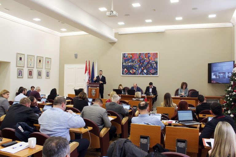 SNIMKA: 17. sjednica Gradskog vijeća