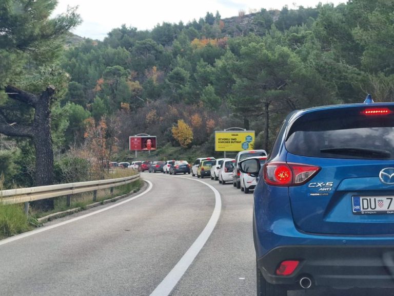 Kad se očekuju najveće gužve na prometnicama i koje granične prijelaze koristiti? Evo što preporučuju iz policije