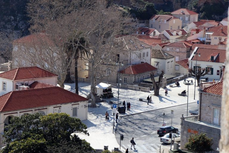 Mladi australski par teško ozlijeđen nakon pada preko zidića na Pilama