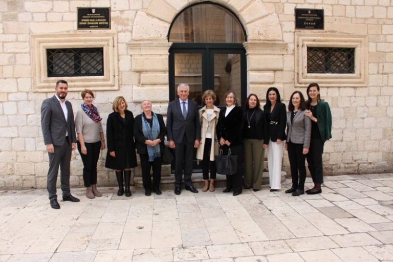 Potpisani ugovori o financiranju programa sa sedam udruga koje brinu o najranjivijim skupinama našeg društva