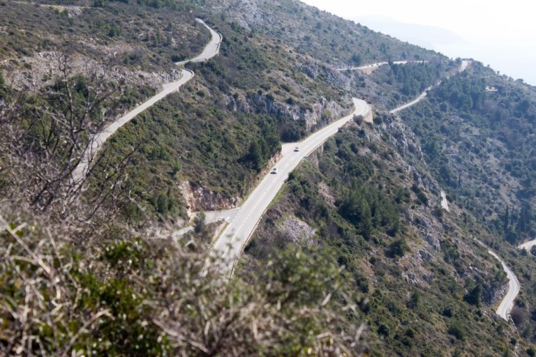 Na magistrali iznad Dubrovnika počeli  radovi na uklanjaju borova