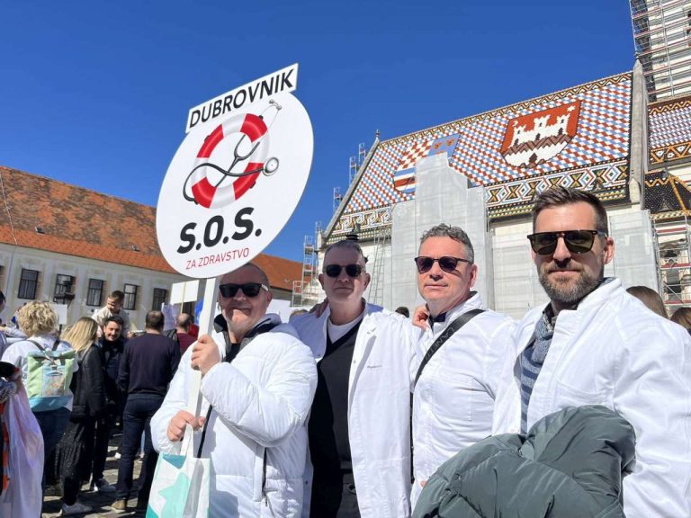 VIDEO/FOTO: Dubrovački liječnici na velikom prosvjedu u Zagrebu