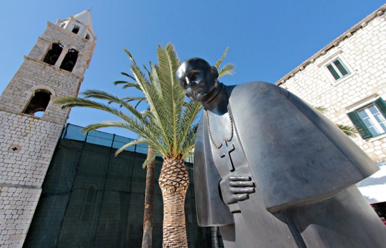 Napustila nas je kiparica Marija Ujević Galetović, autorica dubrovačke skulpture pape Ivana Pavla II.