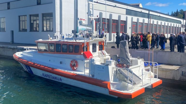 VIDEO: U Gruž je stigla nova brodica za hitnu medicinsku pomoć