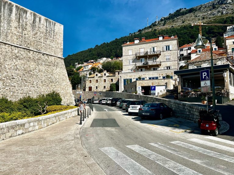 Danas počinje saniranje udarnih rupa na prometnicama u neposrednoj blizini povijesne jezgre